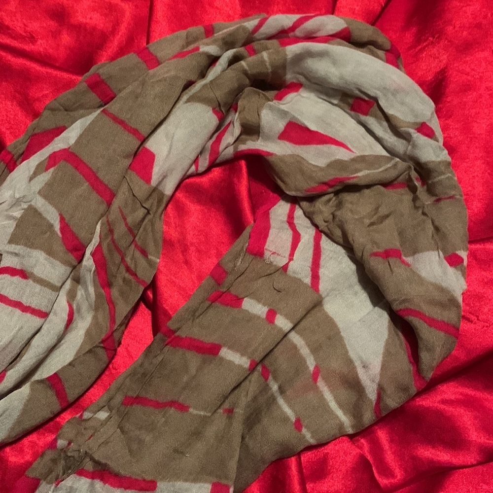scarf FINAL MARKDOWN - Picture 2 of 4